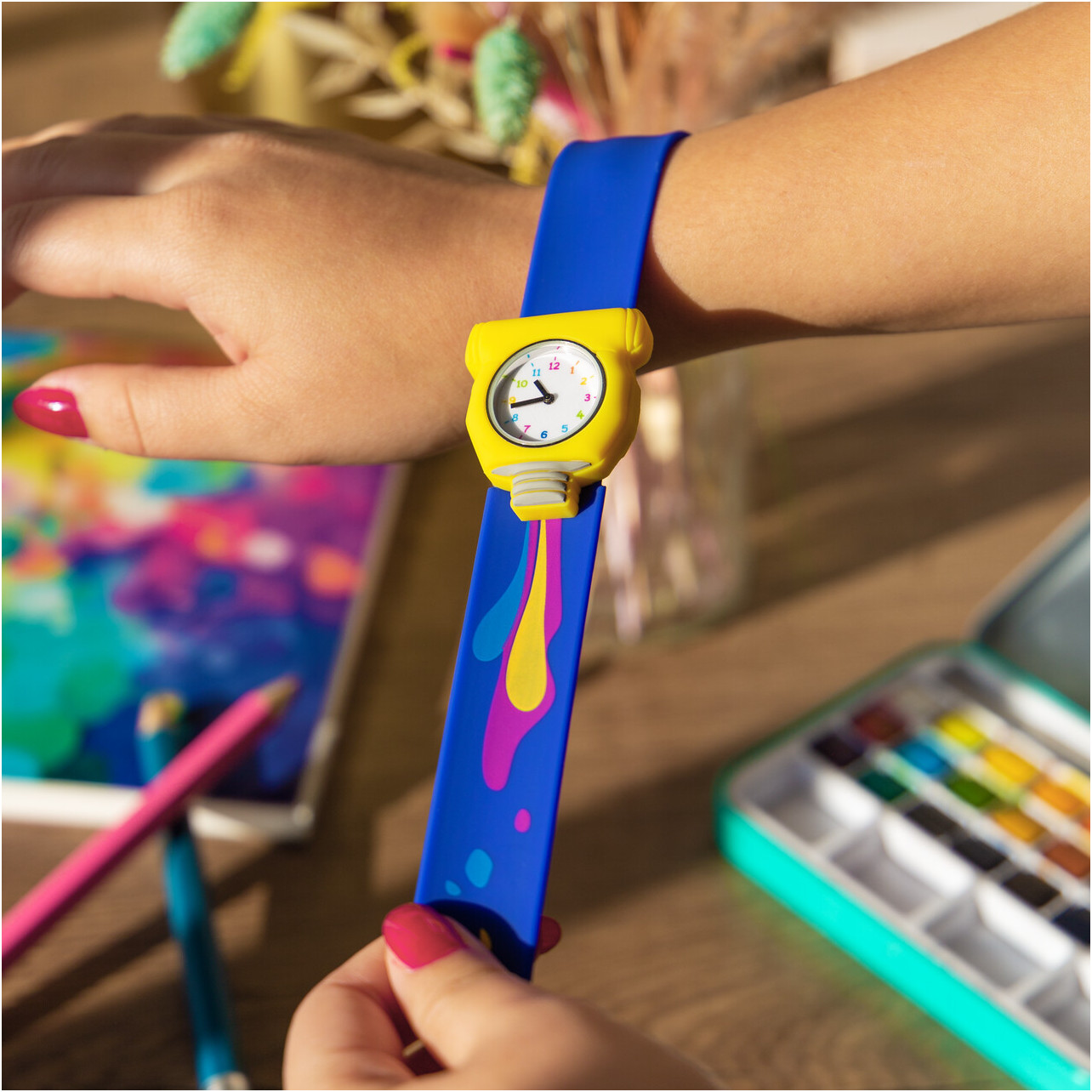 Montre Cheeky Television - Design TV, Cadran Doré, Bracelet Noir, Neuve (Pile Neuve)
