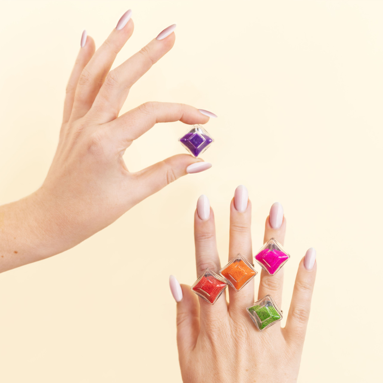 Bague Ancienne En Verre Soufflé Multicolore - Taille 55.5 - Forme Ruban - Très Bon état