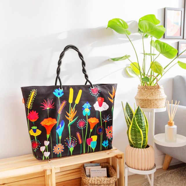 Massive beach bag outlet