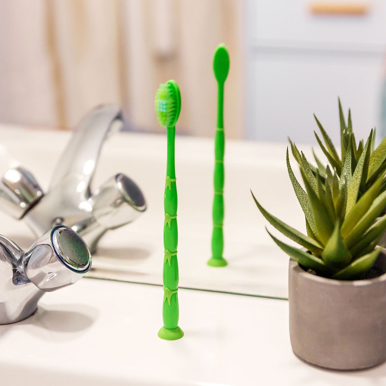Toothbrush - Pandasmile - Light Green - Pylones