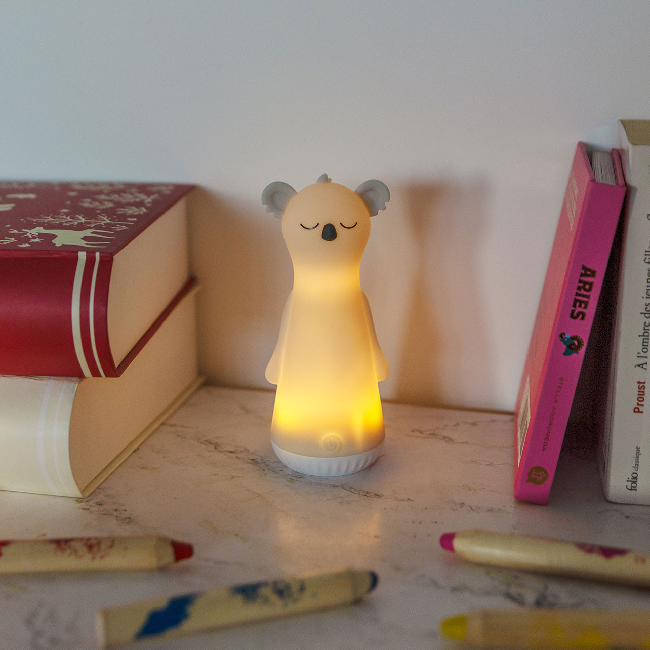 Luce notturna per anziani: sicurezza e comfort