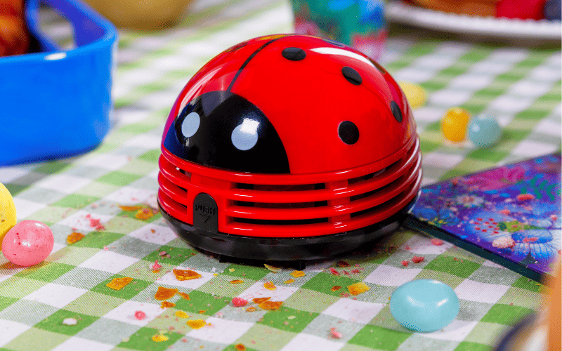 Un aspirateur de table en cadeau de pâques